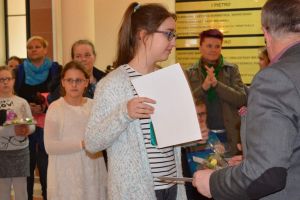 Wręczenie nagród laureatom Gminnego Konkursu Plastycznego "Motyw Wielkanocny"