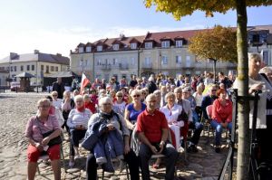 Niepodległa do Hymnu wspólne śpiewanie