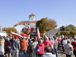 Niepodległa do Hymnu wspólne śpiewanie