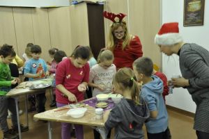 Warsztaty dekorowania pierniczków świątecznych