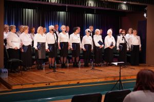 Wspólne Śpiewanie Pieśni Patriotycznych z Chórem "Babie Lato"