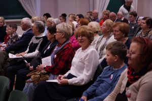 Wspólne Śpiewanie Pieśni Patriotycznych z Chórem "Babie Lato"