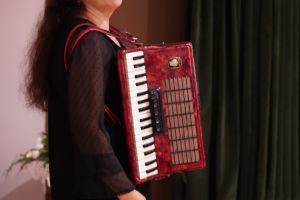 Wspólne Śpiewanie Pieśni Patriotycznych z Chórem "Babie Lato"