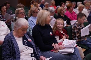 Wspólne Śpiewanie Pieśni Patriotycznych z Chórem "Babie Lato"
