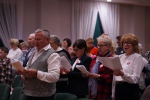 Wspólne Śpiewanie Pieśni Patriotycznych z Chórem "Babie Lato"