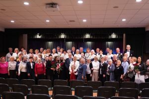 Wspólne Śpiewanie Pieśni Patriotycznych z Chórem "Babie Lato"