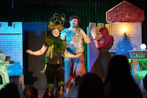 Teatr Młodego Widza:  "Wszyscy na jednego" Teatr Bajaderka