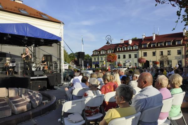 Muzyka z morelowego drzewa na Fontannie Muzyki